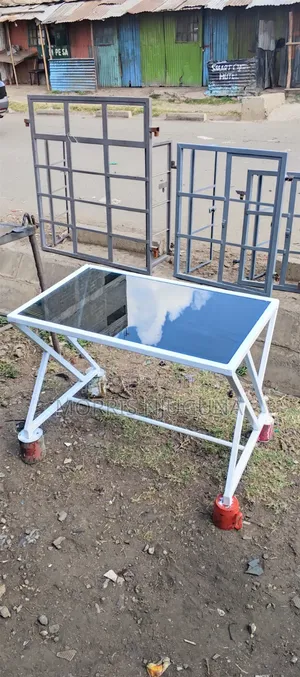 Simple Metal Table With a Top Glass 3*2