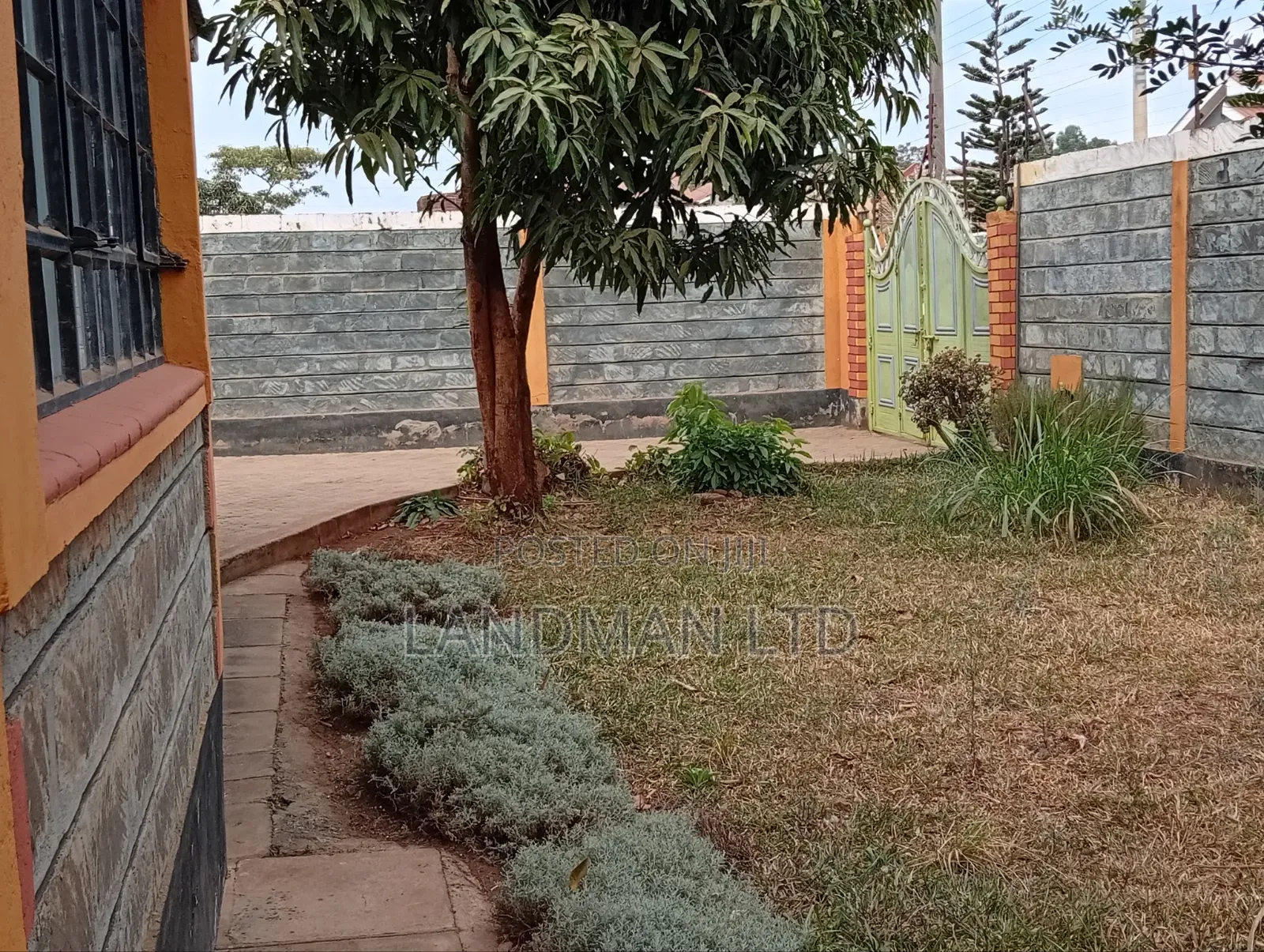 4bdrm Bungalow in 20Th Avenue Estate for sale