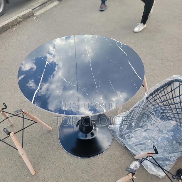 Marble Round Table - main view