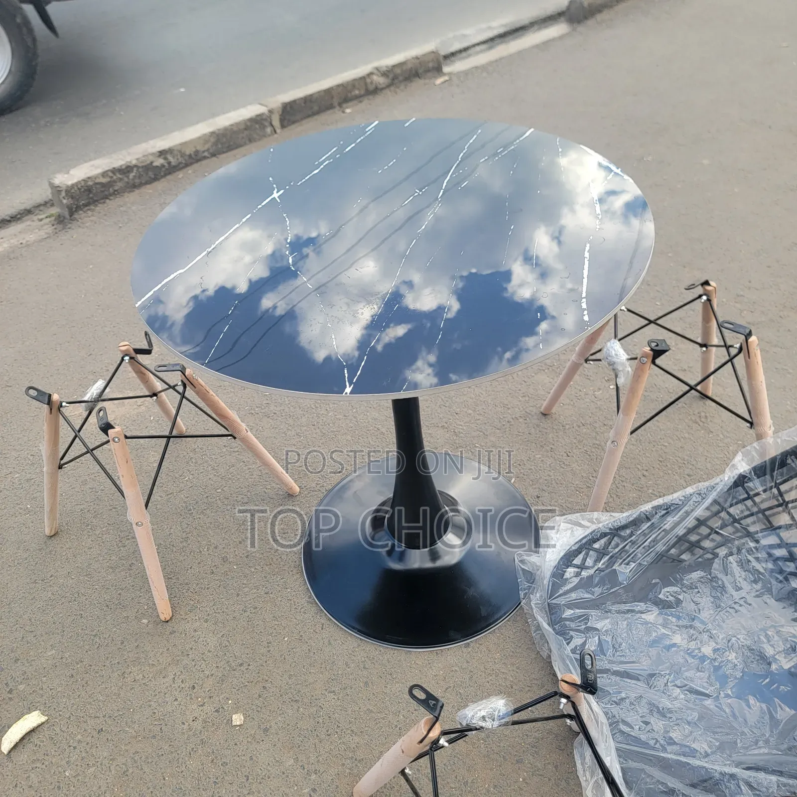 Marble Round Table