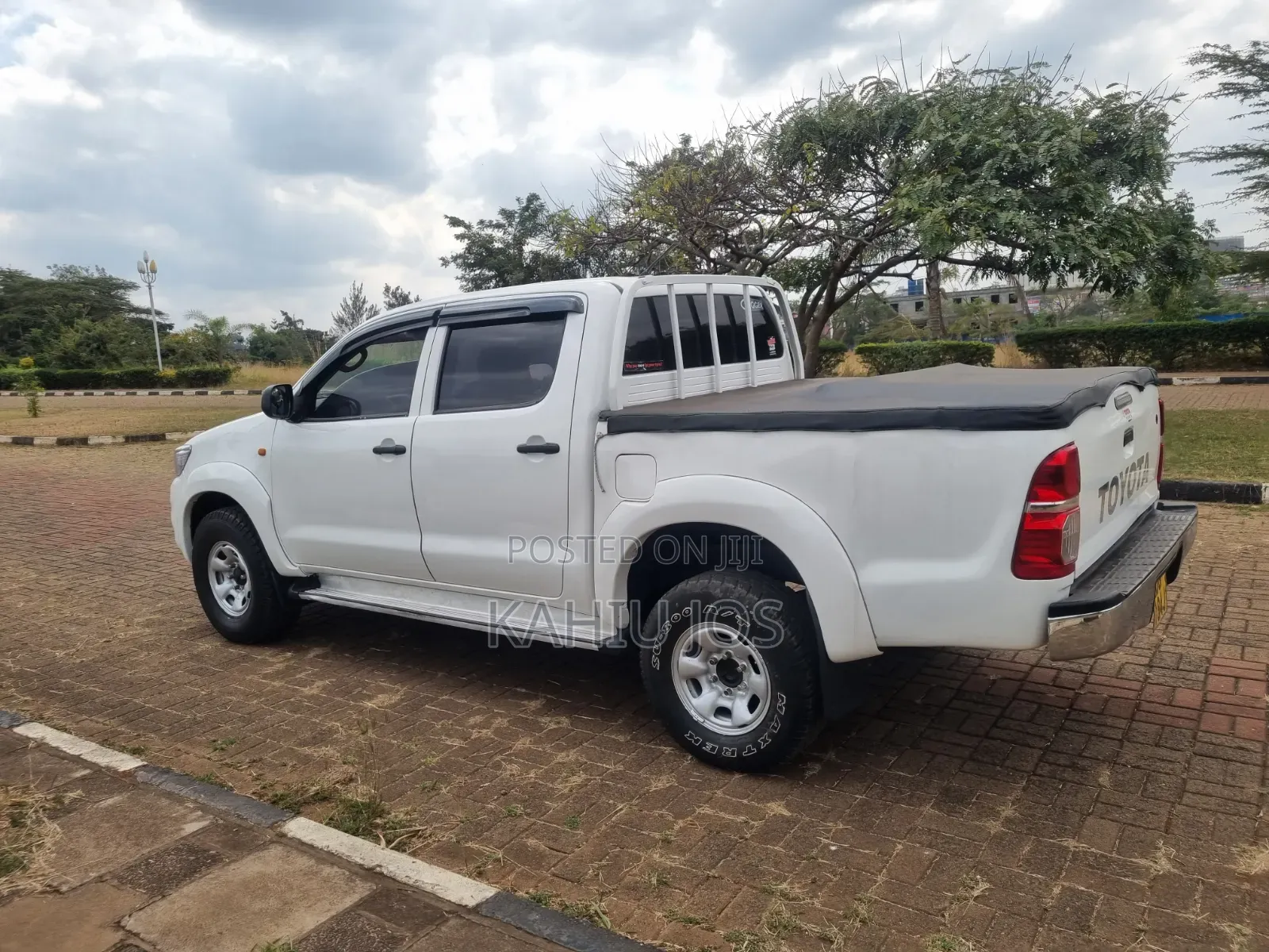 Toyota Hilux 2015 White