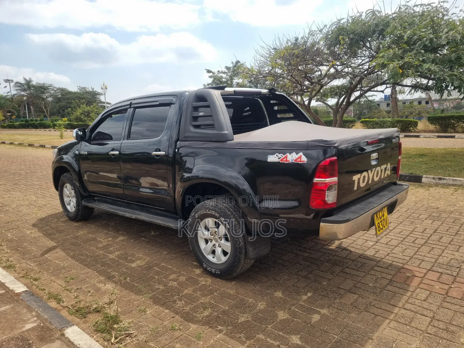Toyota Hilux 2011 Black