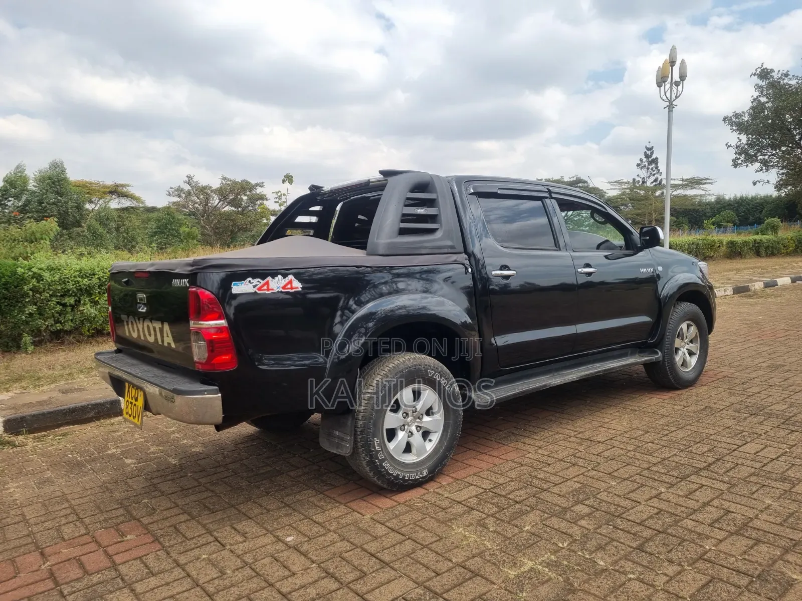 Toyota Hilux 2011 Black
