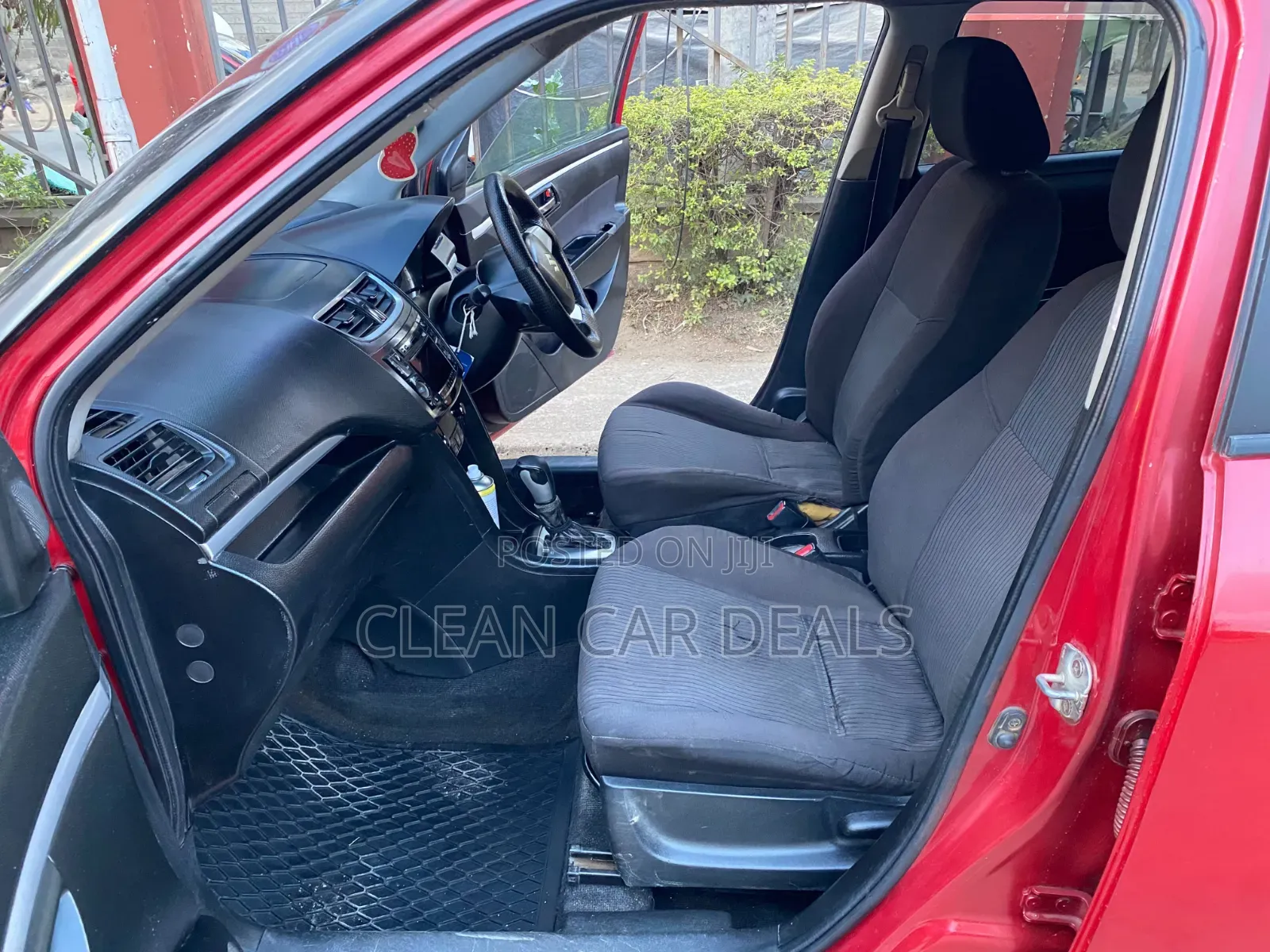 Suzuki Swift 2011 Red