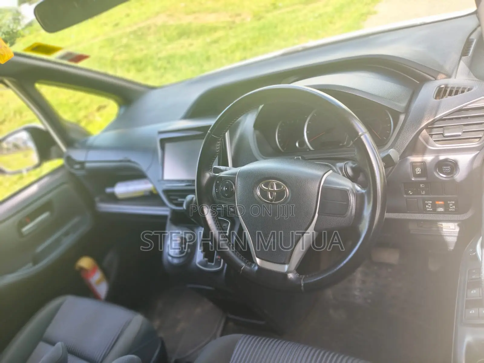 Toyota Noah 2.0 FWD (7 Seater) 2016 White