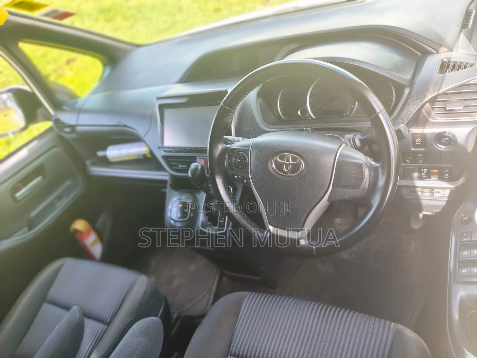 Toyota Noah 2.0 FWD (7 Seater) 2016 White