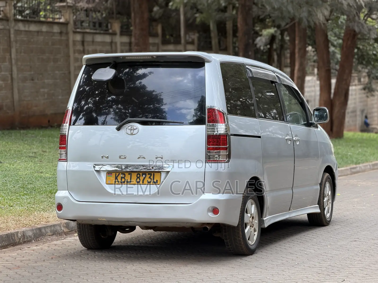 Toyota Noah 2002 Silver