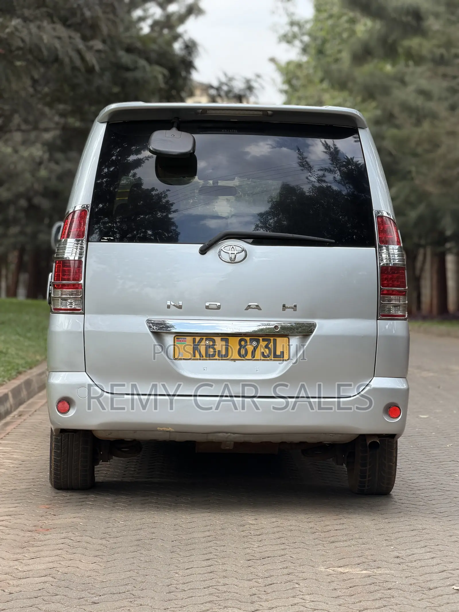 Toyota Noah 2002 Silver