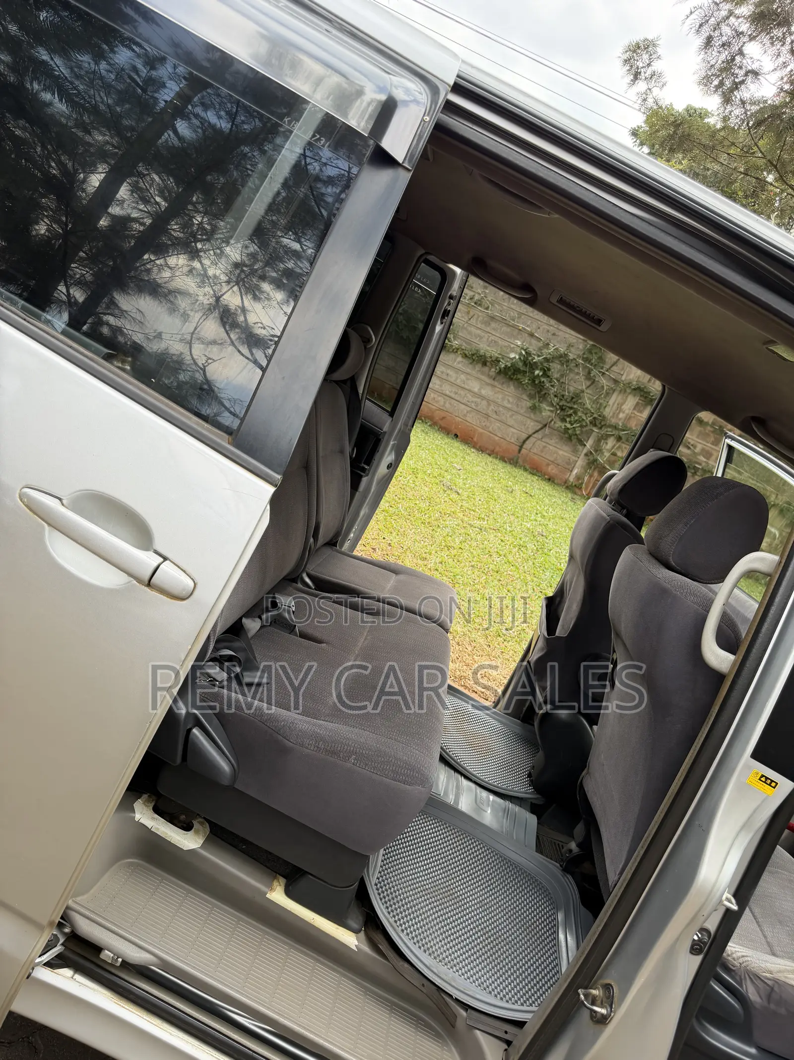 Toyota Noah 2002 Silver