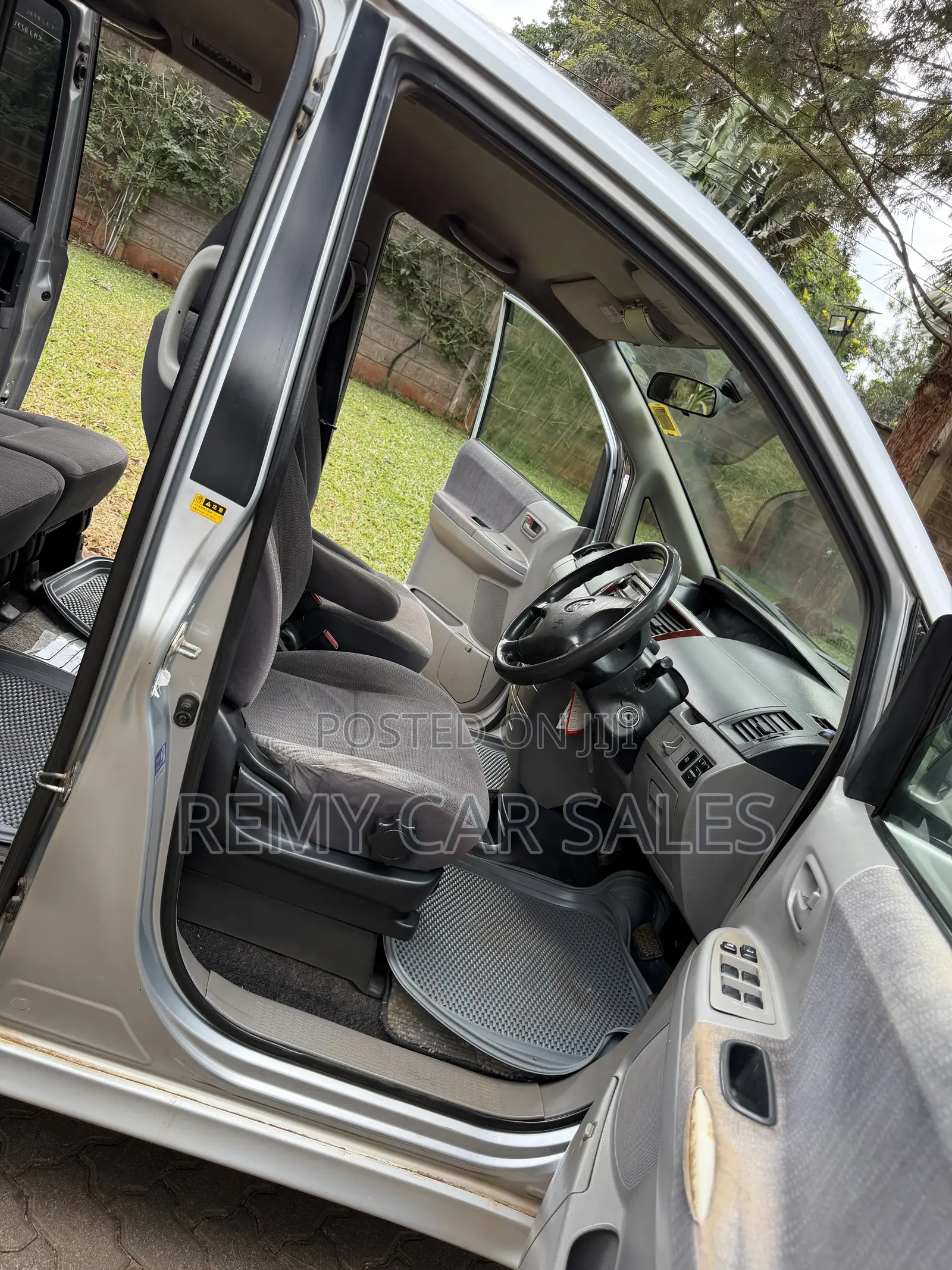 Toyota Noah 2002 Silver