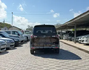 Toyota Sienta 2019 Brown