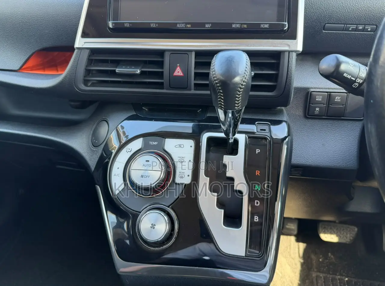Toyota Sienta 2019 Brown