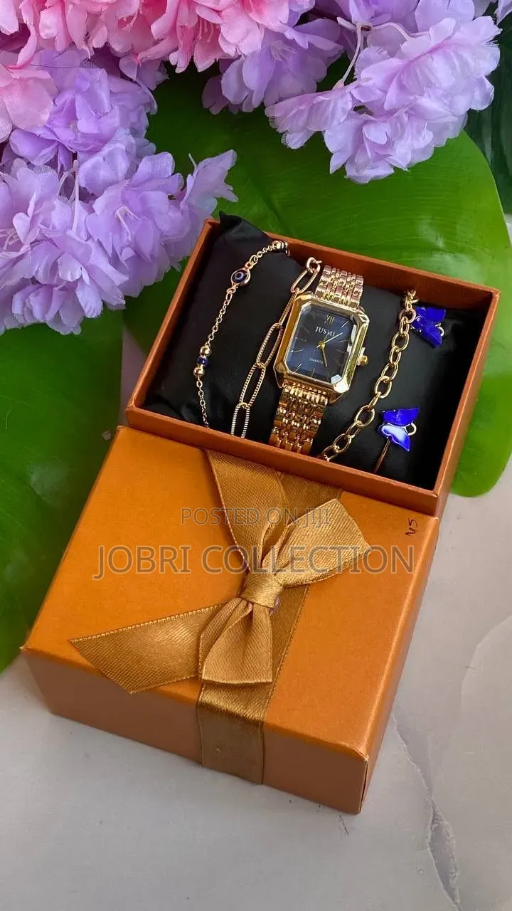 Girlfriend's Day Watch With Bracelet Gift Package
