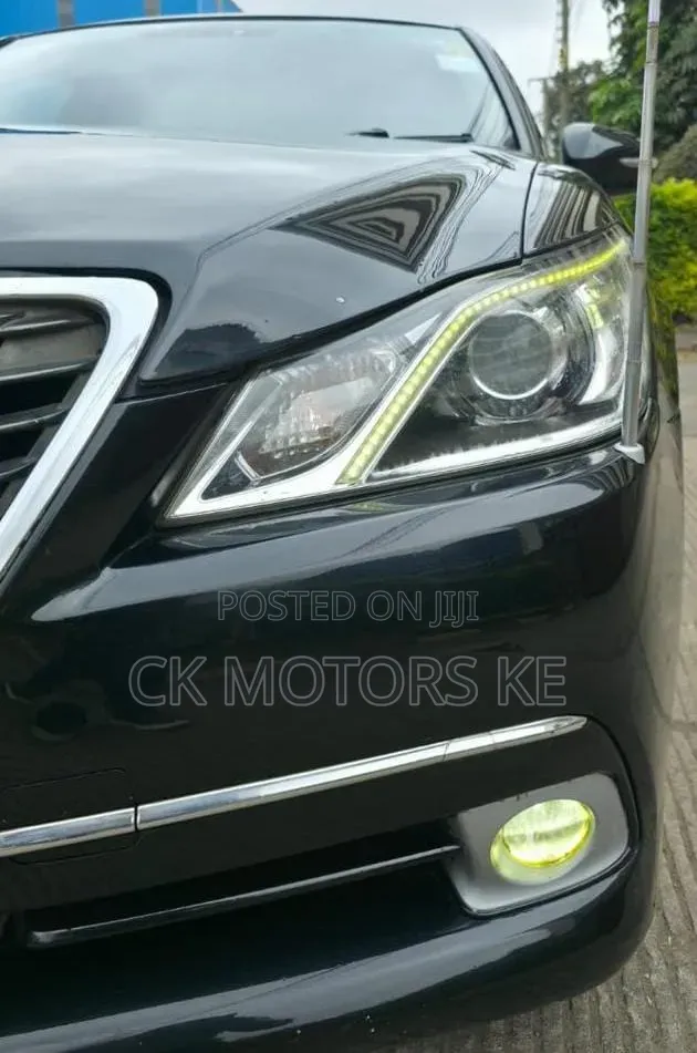 Toyota Crown 2013 Black