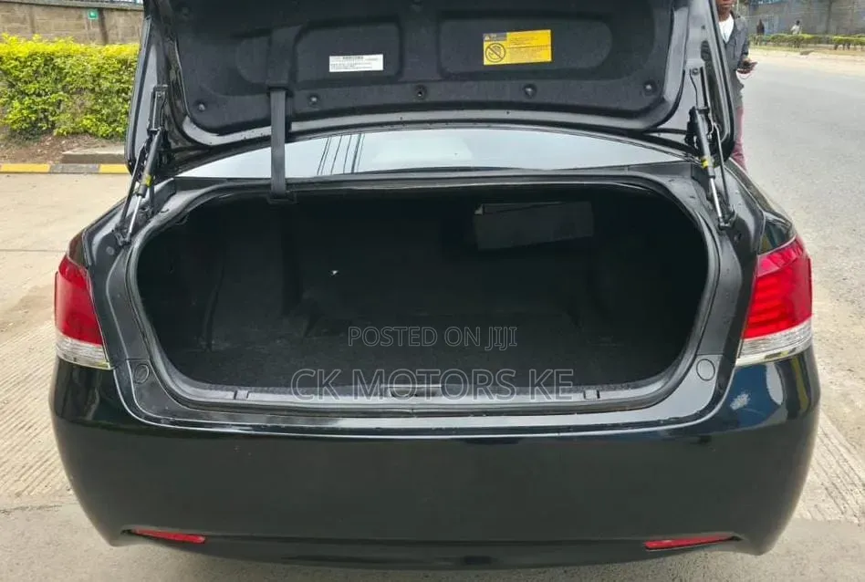 Toyota Crown 2013 Black