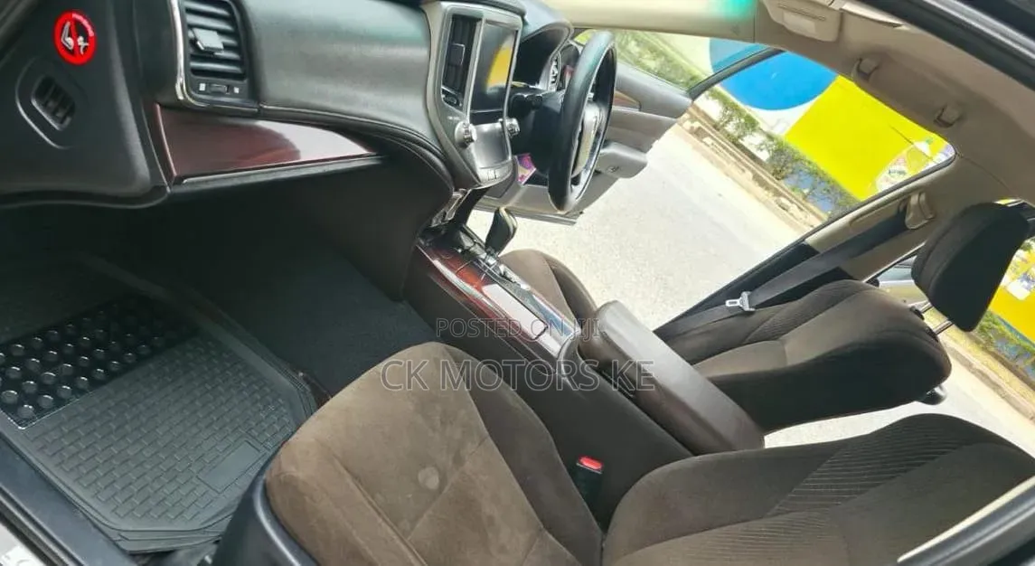 Toyota Crown 2013 Black