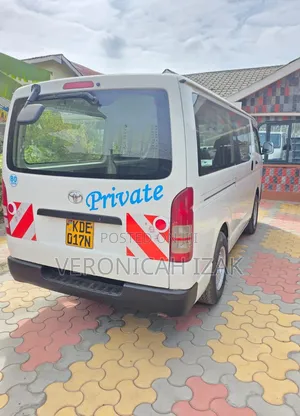 Toyota HiAce 2014 White