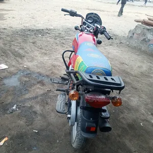 Bajaj Boxer 125 2026 Red