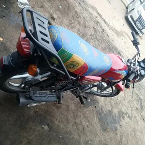 Bajaj Boxer 125 2026 Red