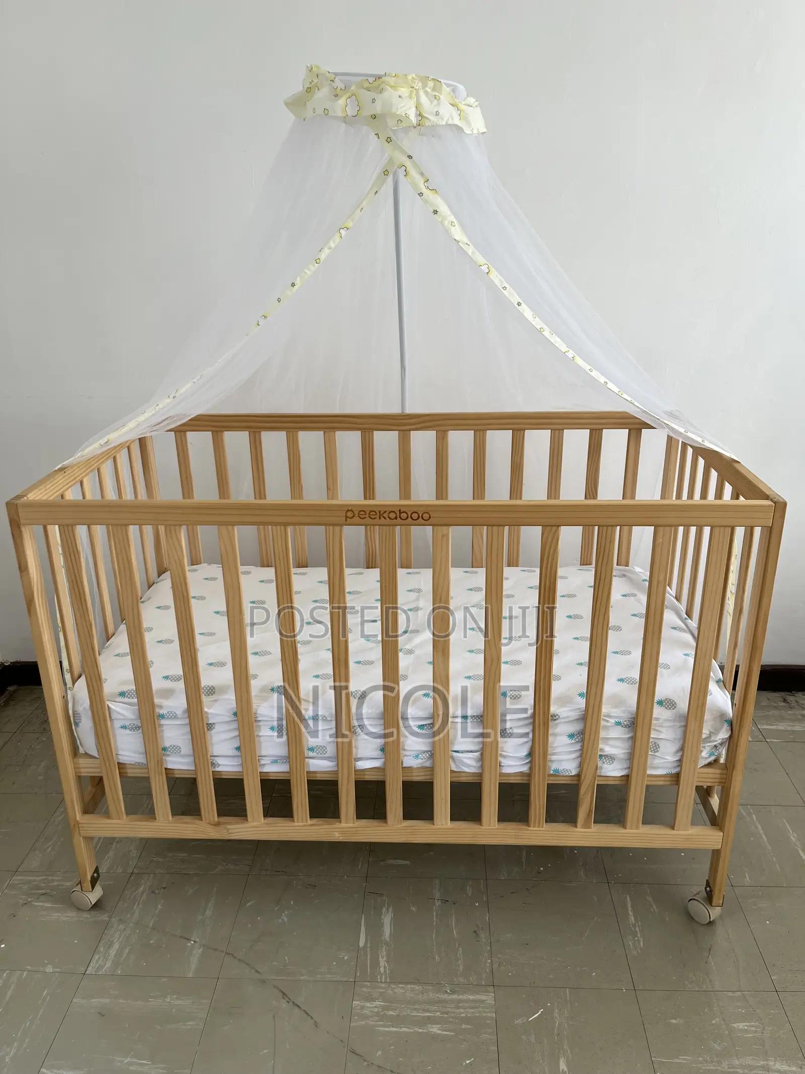 Wooden Baby Cot/ Crib Bed With 3 Level Height Adjustment Net