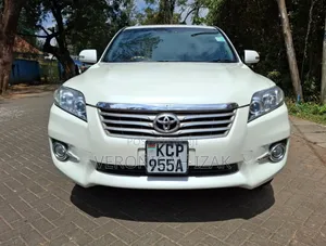 Toyota Vanguard 2010 White