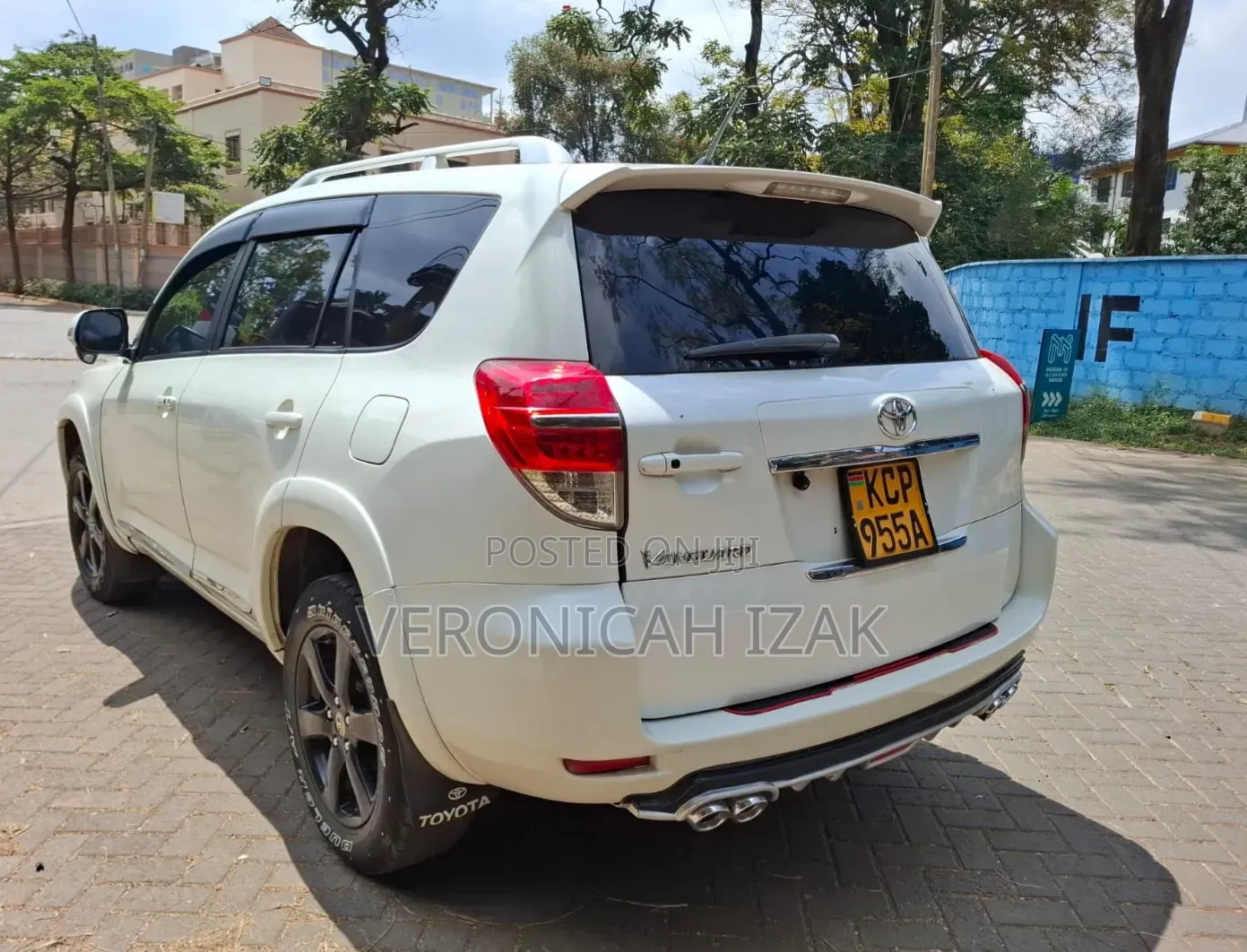 Toyota Vanguard 2010 White