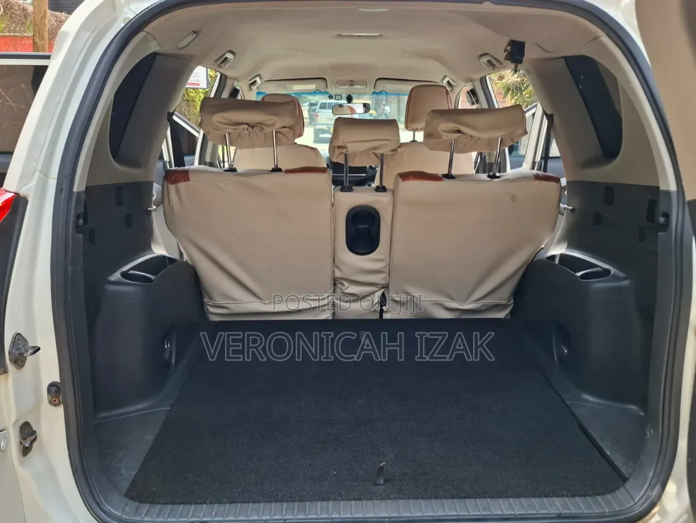 Toyota Vanguard 2010 White