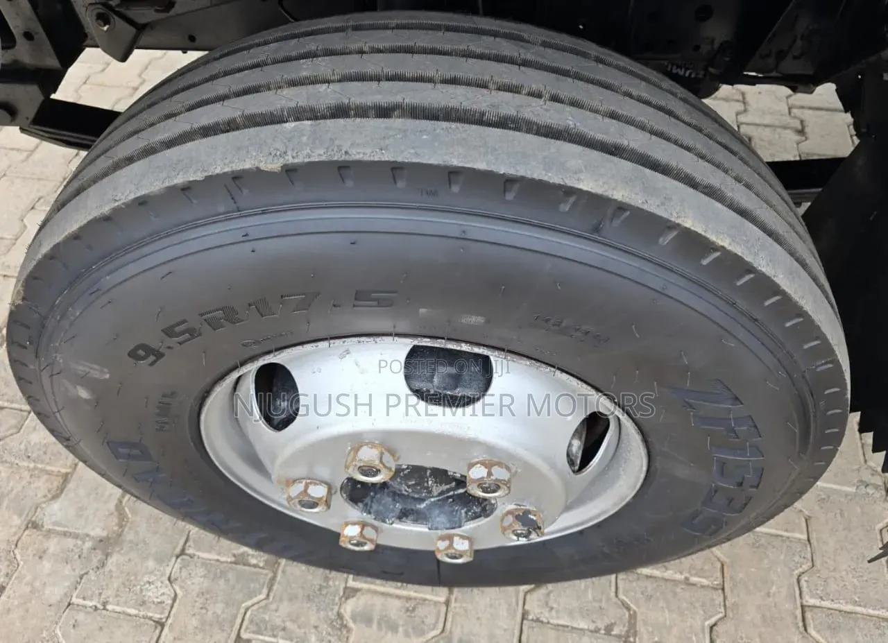 Isuzu NPR .