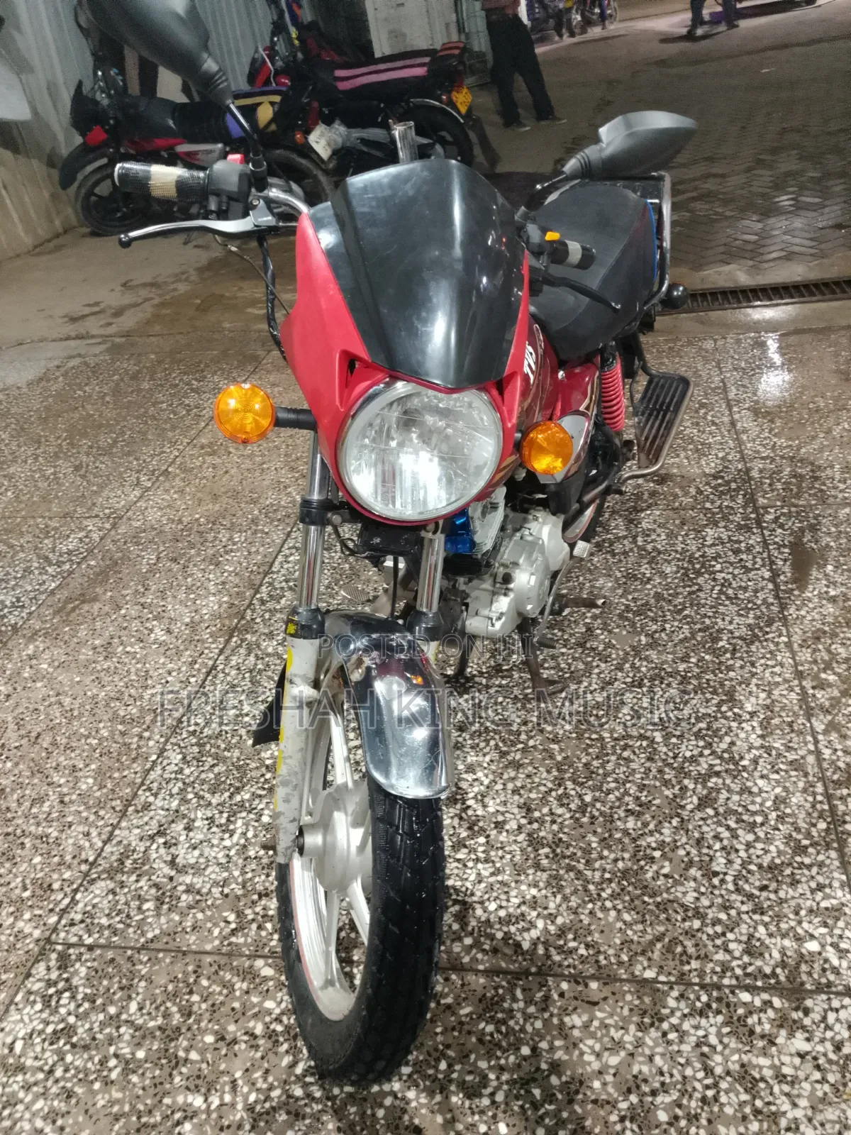 TVS HLX Plus ES 2019 Red
