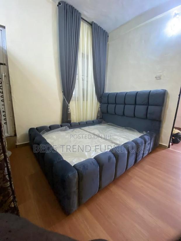 6x6 Bubble Bed Black Upholstered