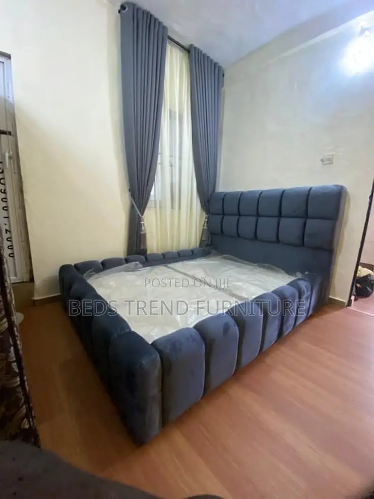 6x6 Bubble Bed Black Upholstered