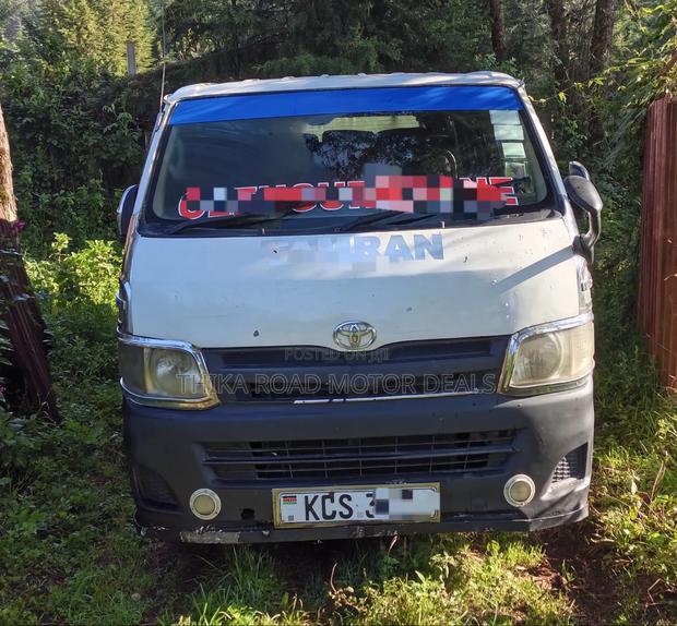 Toyota HiAce 2011 White - main view