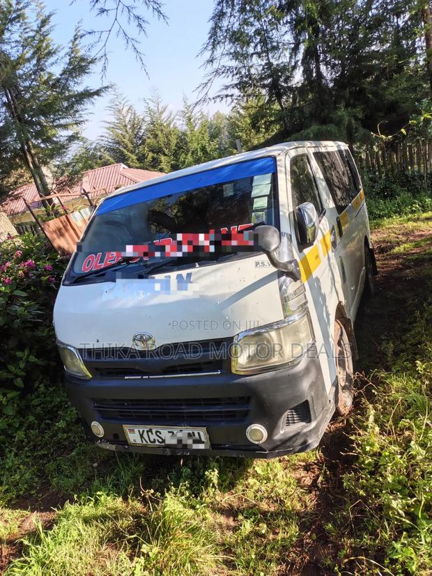 Toyota HiAce 2011 White - thumbnail 2