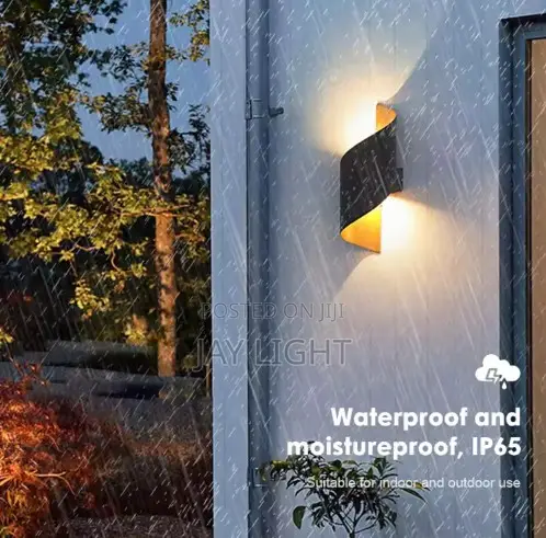 Simple and Elegant LED Outdoor Wall Light