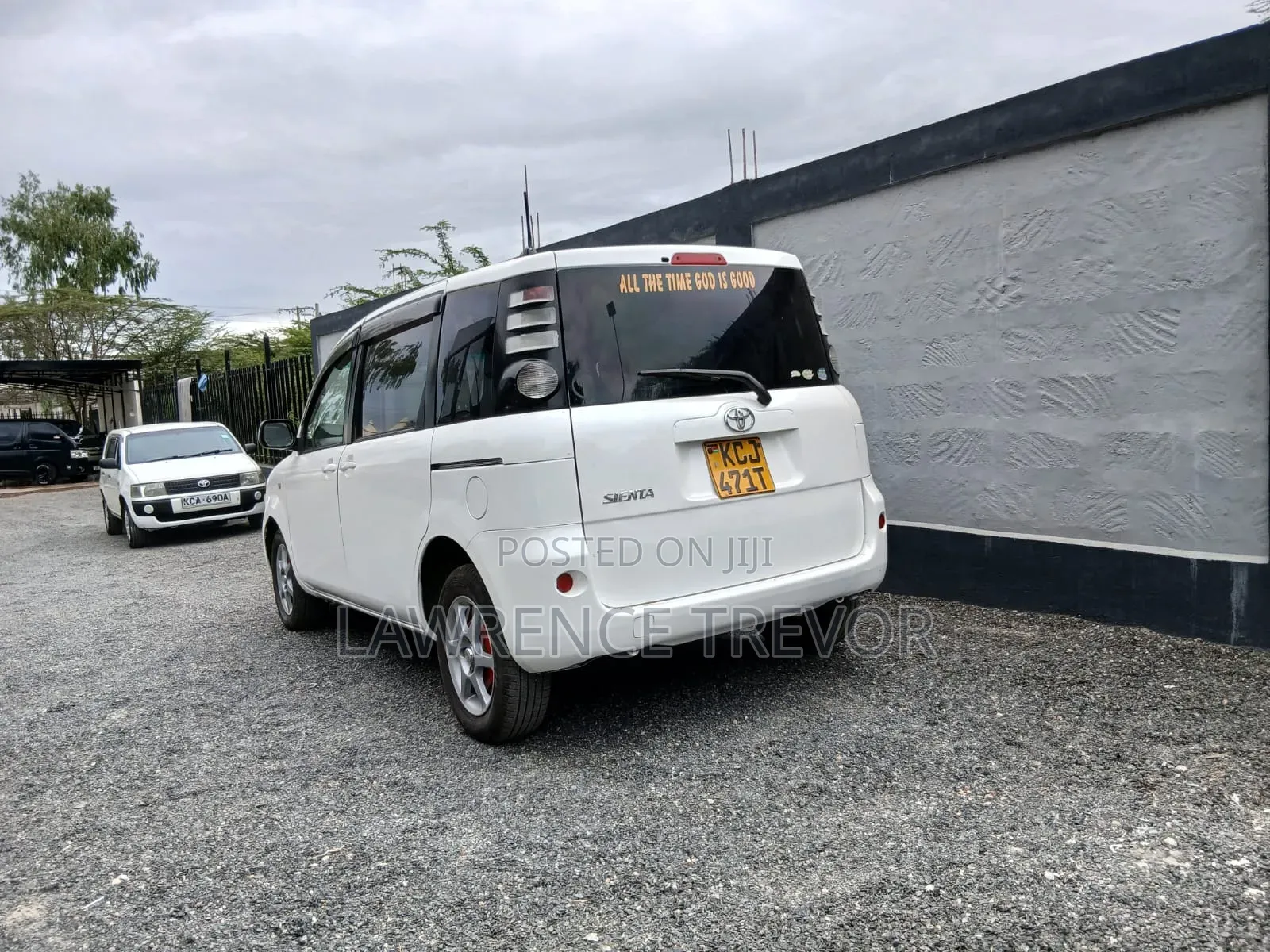 Toyota Avanza 2010 White