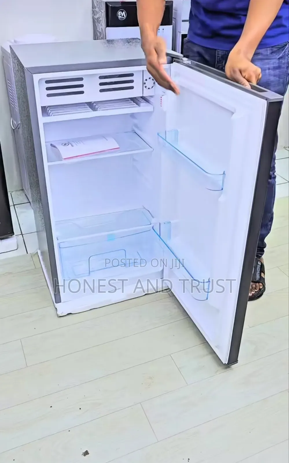 Hisense 94liters Fridge