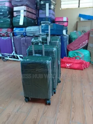 3-in-1 Unbreakable Green Luggage Set – 3 PCS Spinner Suitcase