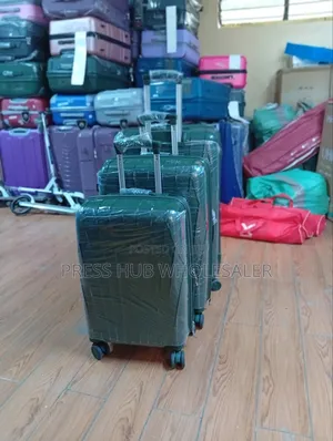 3-in-1 Unbreakable Green Luggage Set – 3 PCS Spinner Suitcase