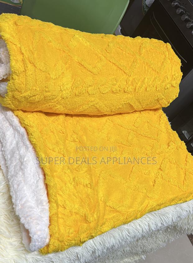 Plain Sharper Fleece Blanket With a Pattern - thumbnail 2