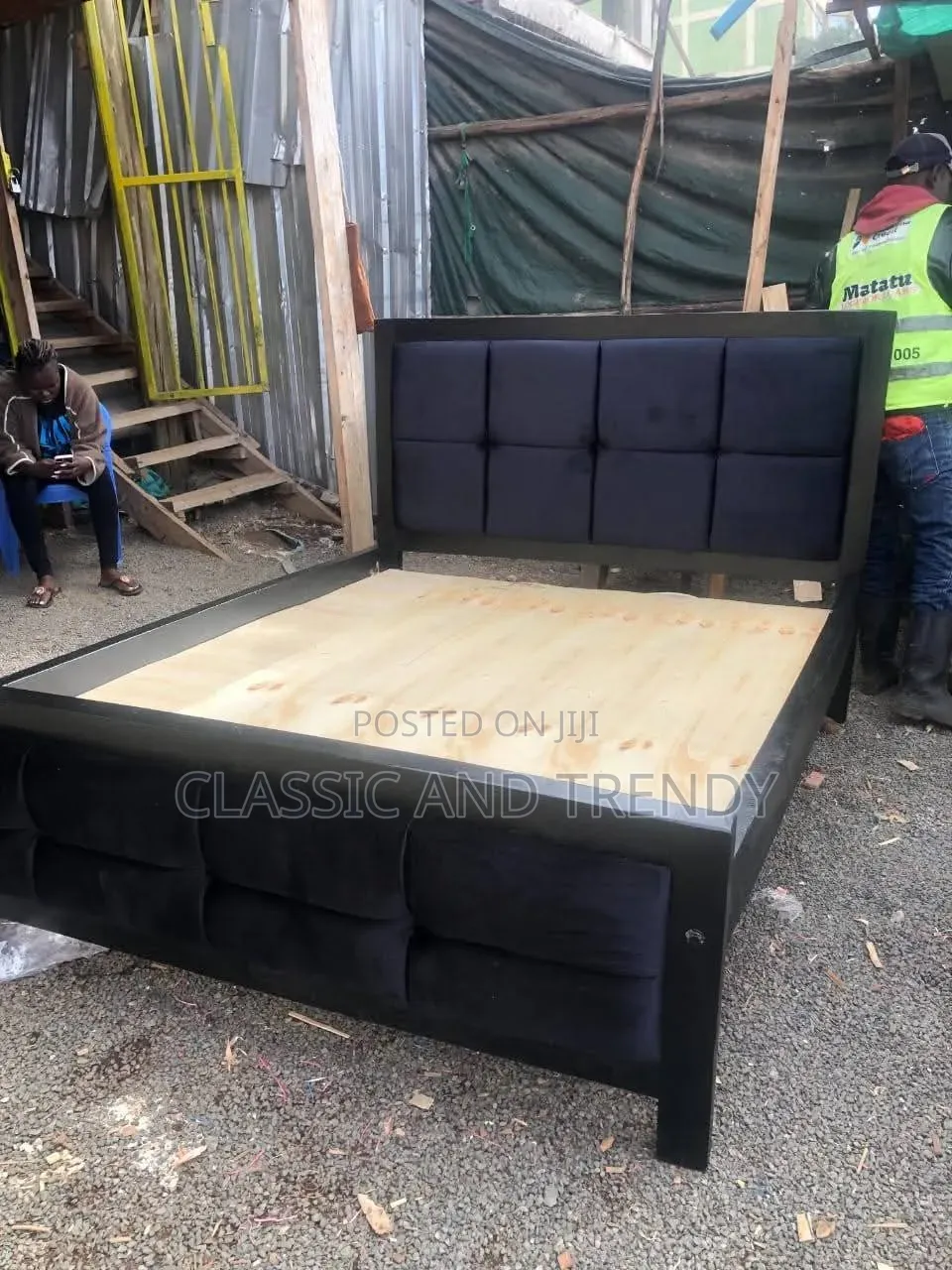 Elegant 5x6 Mocket Bed Black