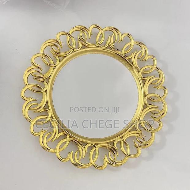 Charger Plate With a Mirror - main view