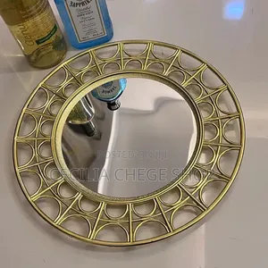 Charger Plate With a Mirror