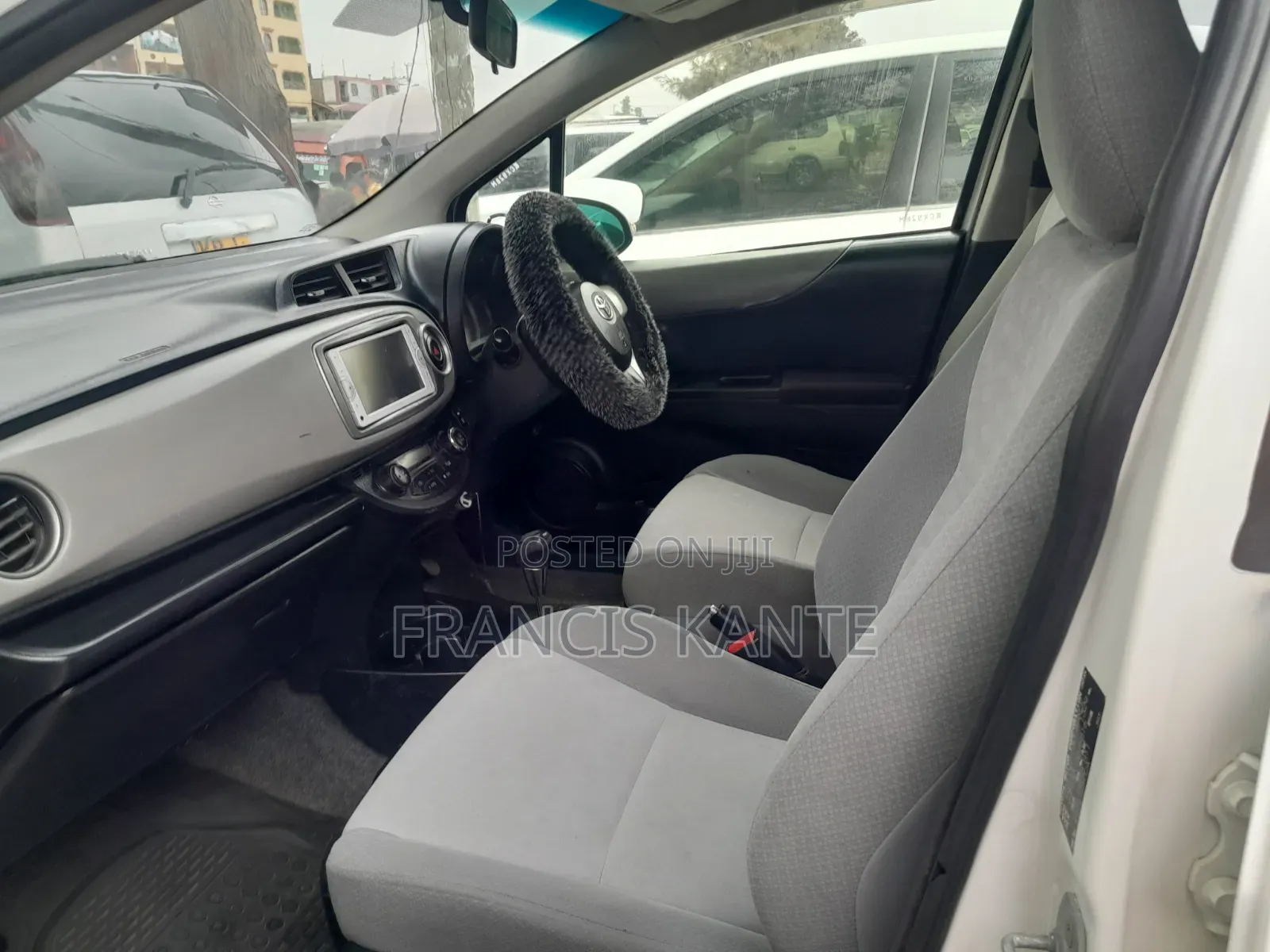 Toyota Vitz 2011 White