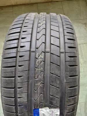 255/35zr20 Falken.