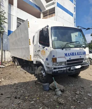 Mitsubishi Fuso Fighter Clean 2005 White