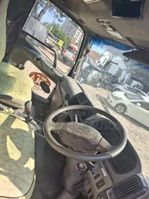 Mitsubishi Fuso Fighter Clean 2005 White