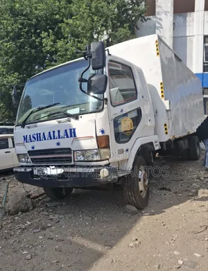 Mitsubishi Fuso Fighter Clean 2005 White