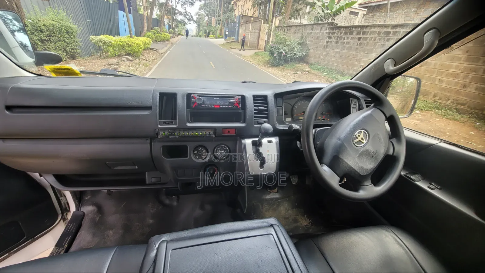 Toyota HiAce 2015 White