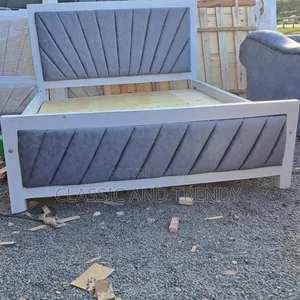 Grey 5x6 Mocket Bed With a White Frame