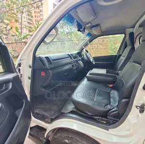 Toyota HiAce 2015 White